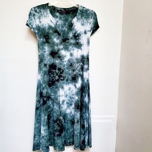 Karen By Karen Kane Green and White Tye Dye Dress Size S